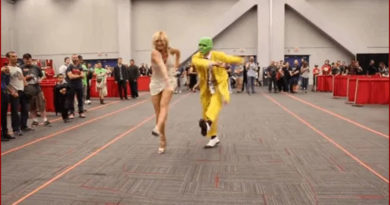 Une danse réalisée par des cosplayeurs de The Mask lors du Comiccon 2016 à Montréal